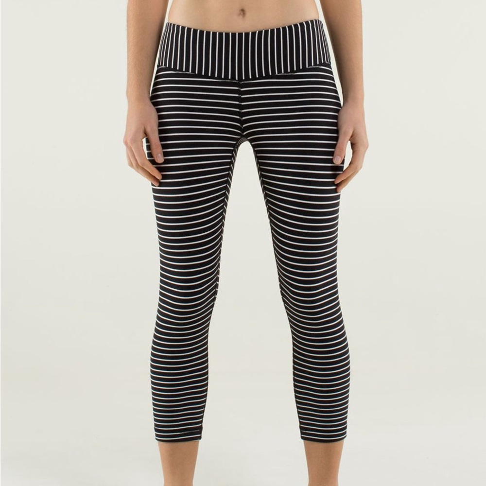 Lululemon wunder under crop - parallel navy striped